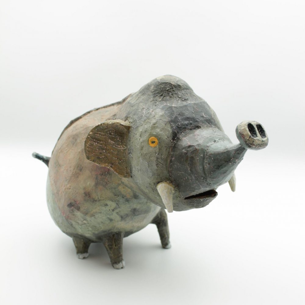 ゾウ  （檜、アクリル絵の具 H21.0 × W14.0 × D27.5 cm）